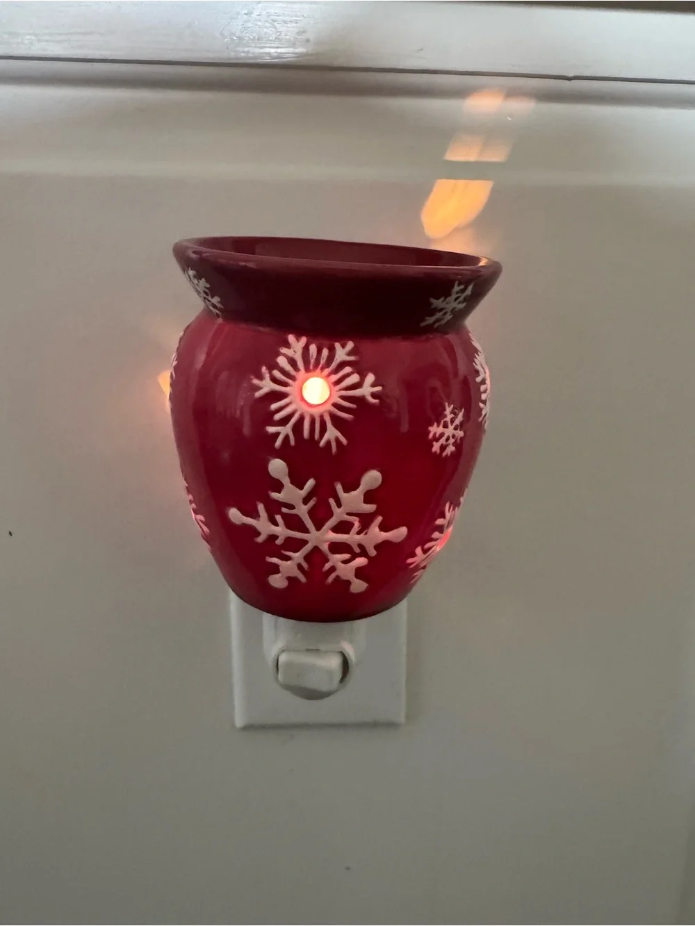 Scentsy Red Snowflake Plug-In Mini Wax Warmer
